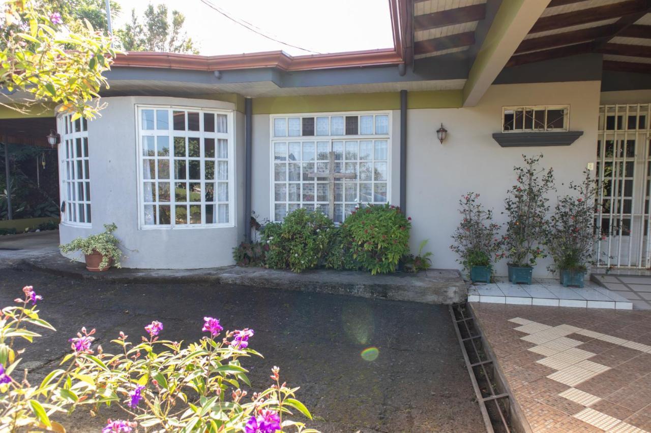 Hostel Bouganvilia Bed And Breakfast San Ramón Dış mekan fotoğraf