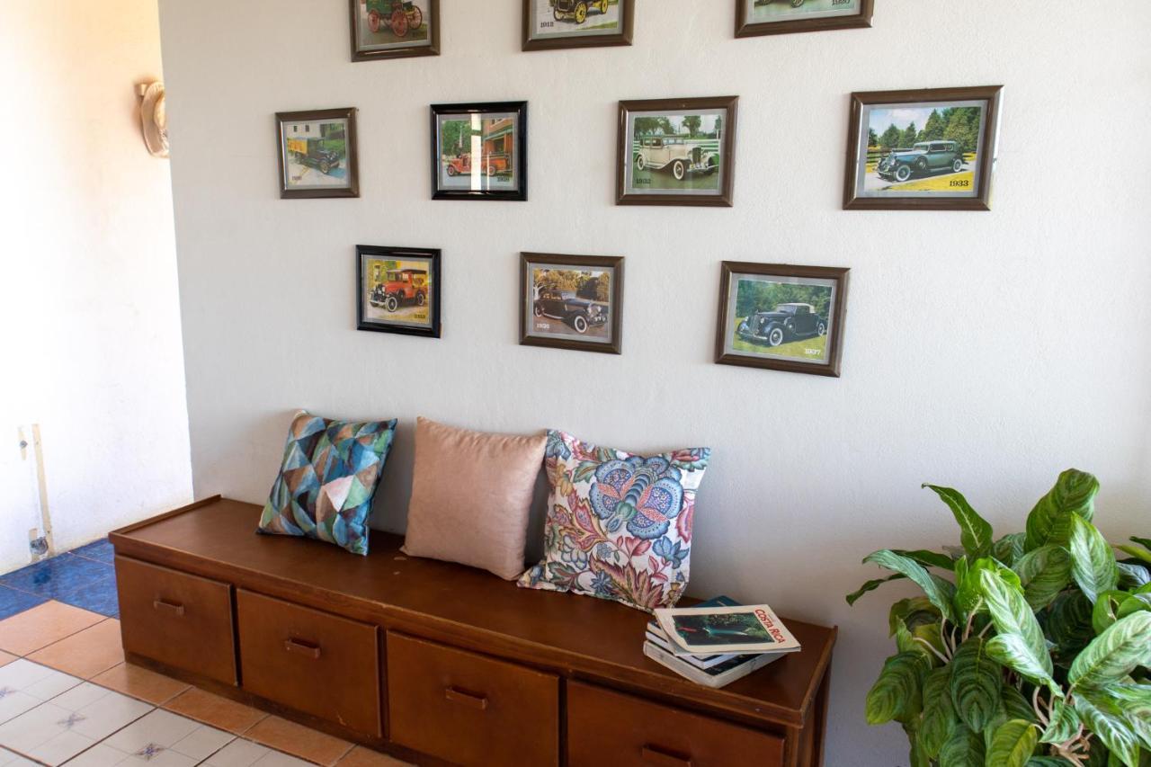 Hostel Bouganvilia Bed And Breakfast San Ramón Dış mekan fotoğraf
