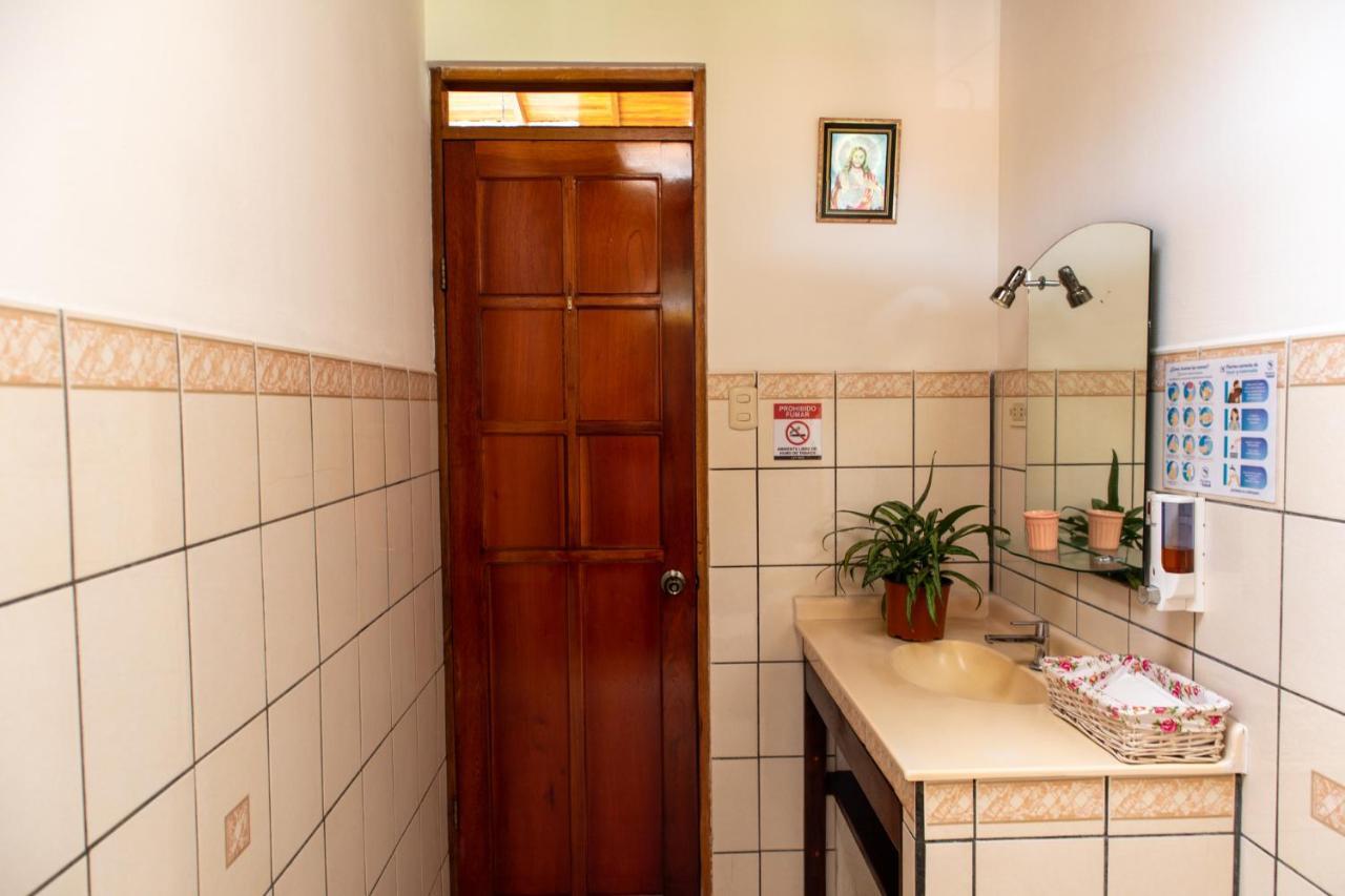 Hostel Bouganvilia Bed And Breakfast San Ramón Dış mekan fotoğraf